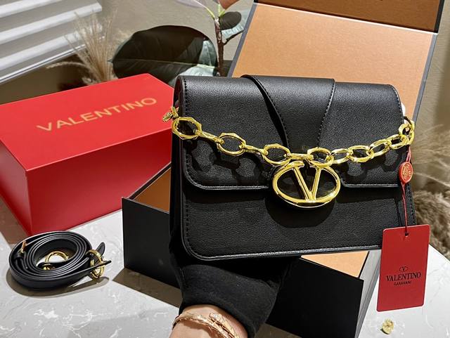牛皮 折叠礼盒 华伦天奴valentino女士 Valentino 秀款 Black Tie Valentino Letter Bag 来自valentino