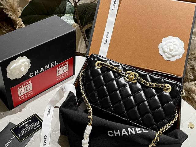 原单纯皮 Chanel 链条包 小tote 慵懒随性又好背 上身满满的惊喜 高级慵懒又随性 彻底心动的一只 Size 21 15Cm 盒