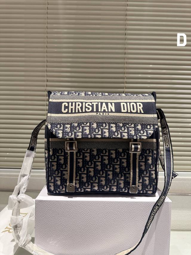 配盒 高订版 Size 29*27Cm 全新oblique Dior 老花刺绣邮差包 自重很轻 超级好看 男女均