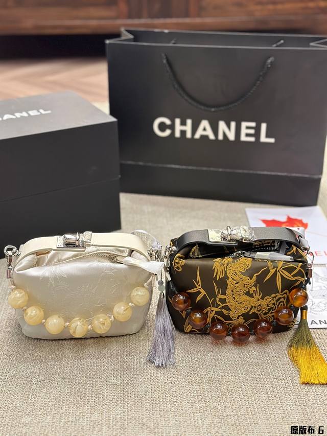 原版布 Chanel 帆布 饭盒包 黑色系的搭配很适这季节 复古氛围感瞬间拉满 尺寸16 13Cm
