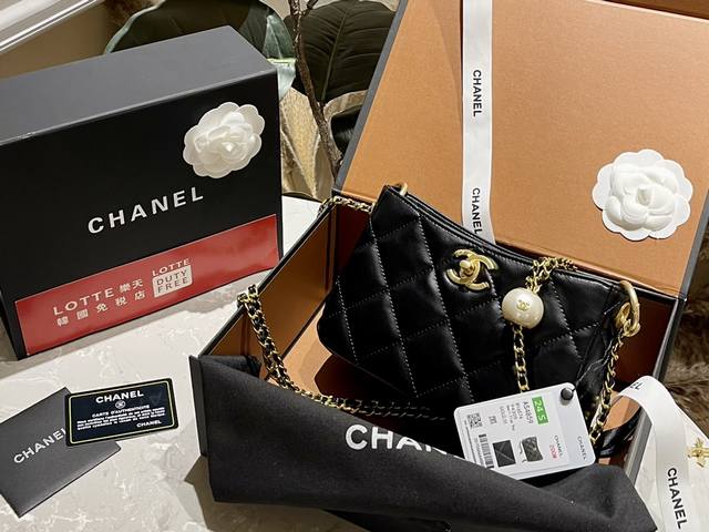 原厂皮 调节扣 折叠礼盒 Chanel 24Ss 珍珠双金球 Mini Tote 但是这款真的是这一季的最爱 小巧可爱俏皮活泼