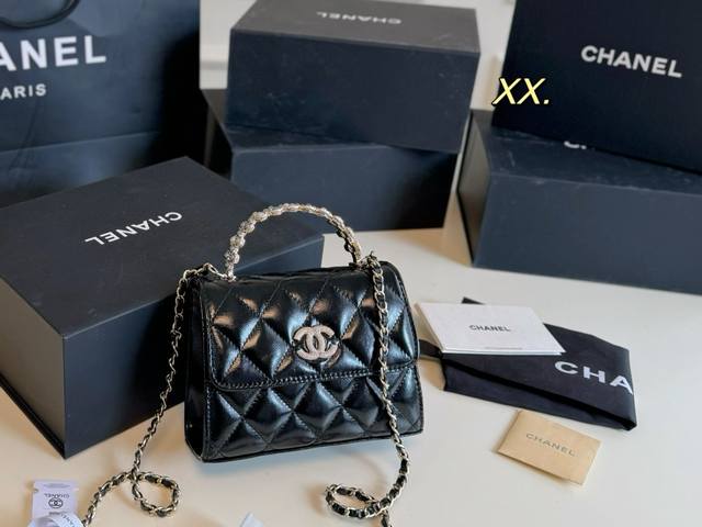 折叠盒 Size:16×12 Chanel香奈儿24P珍珠手柄链条包 优雅知性的kelly包型设计风格， 搭配不同颜色的珍珠手柄