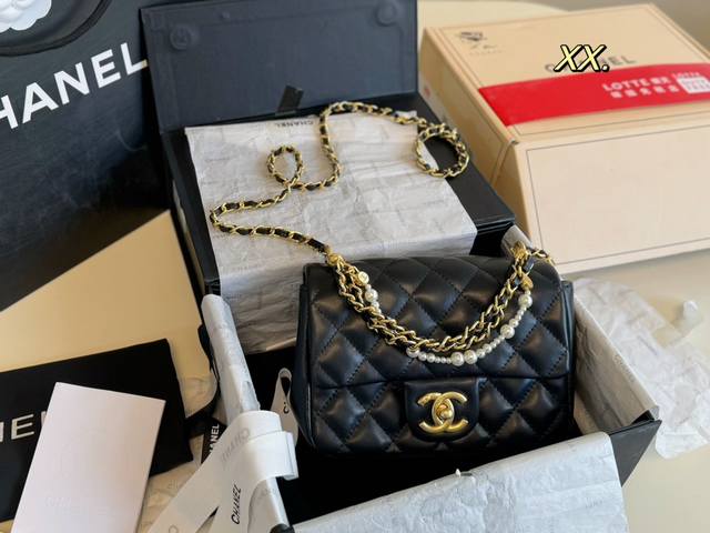 折叠盒 Size，17×12 Chanel 24P珍珠方胖子包 菱格设计，双c包扣～ 皮穿金属链条，质感细腻！ 上身效果 - 点击图像关闭