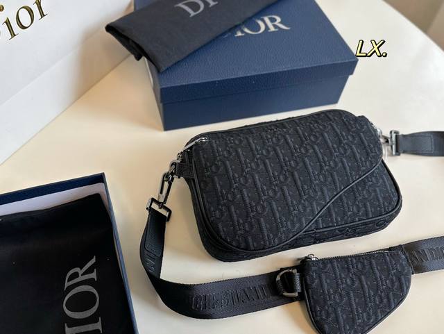 配盒 Size：23×16 Dior新款三合一马鞍包 真的太好用又吸睛，又能装 拉链款式设计更方便 实用性和时髦度完美结