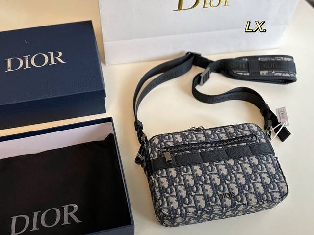 配盒 Size，22×16 Dior迪奥相机包 简单有质感的设计 空间大，超级轻便 女男同款，超好搭