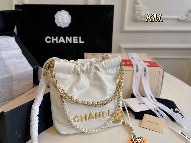 牛皮 折叠盒 Size：20×19 Chanel香奈儿链条珍珠款迷你版垃圾袋 又可爱又精致，手感超级好 不仅好看实用，单肩斜挎都