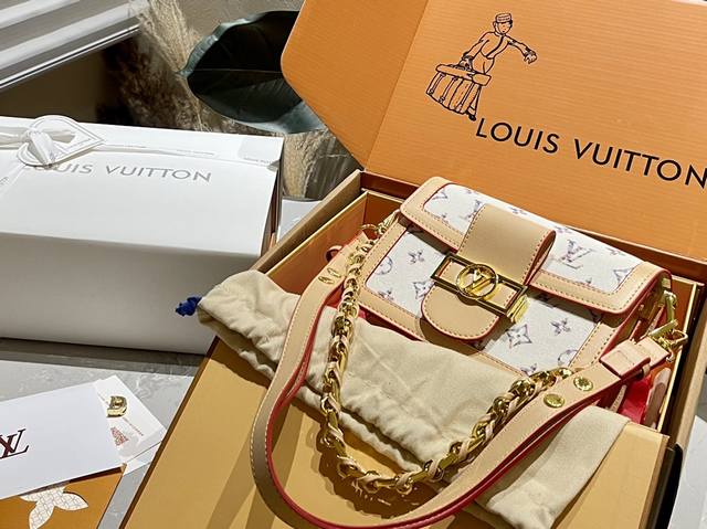 航海系列 / 折叠礼盒 Louis Vuitton Dauphine达芙妮邮差包，全牛皮，万能搭配四季，夏日轻薄都能hold住。复古但上身时髦的信封包， - 点击图像关闭