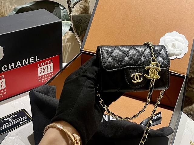 折叠礼盒 Size：11 7Cm Chanel 小香家 腰包，零钱包 可当腰包又可当斜挎包， 这款腰包真的是巨“香”
