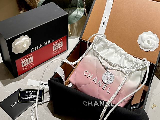 爆款 折叠礼盒 Chanel 24P 草莓奶昔渐变 迷你垃圾袋#大爆款预测 天呐chanel Mini垃圾袋也太美了叭颐 预测下一个大爆