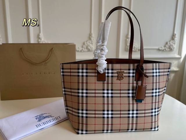无盒 Size：34×27 Burberry 巴宝莉新款tote托特购物袋 包身硬挺，款式简洁又时尚、 集耐磨耐造，轻便百搭于一