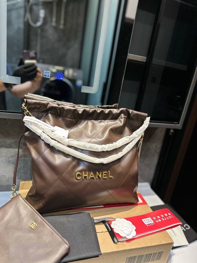 Chanel香奈儿升级版垃圾袋 升级款手感超级好 不仅好看实用，单肩斜挎都～ 随性又时髦，香香粉必入qm尺寸35