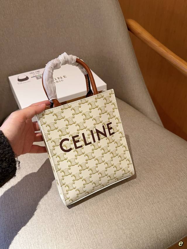 Celine 赛琳 老花琴谱包 尺寸: 17×28 礼盒包装