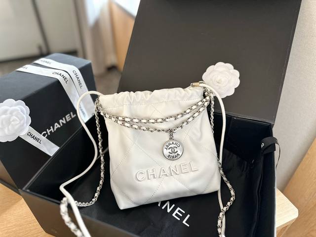 折叠礼盒包装 Chanel 24P渐变 迷你垃圾袋#大爆款预测 天呐chanel Mini垃圾袋也太美了叭颐 预测下一个大爆款翻