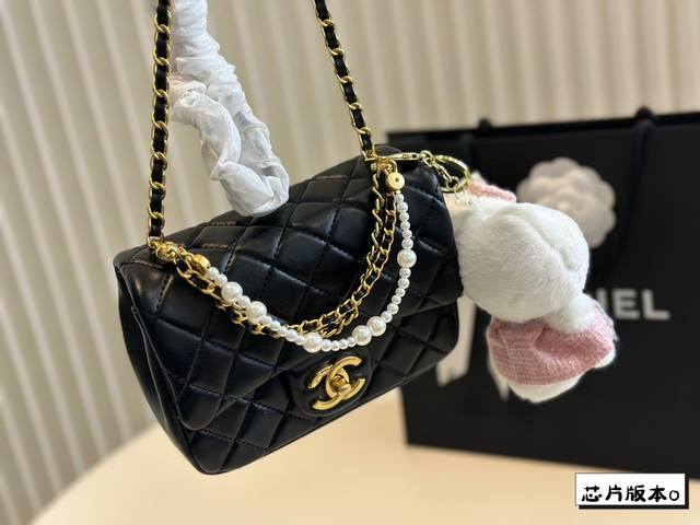 全套包装 Chanel24P 可爱的珍珠方胖子包包 这只胖乎乎的可爱又精致～ 黑色超级百搭 尺寸17厘米
