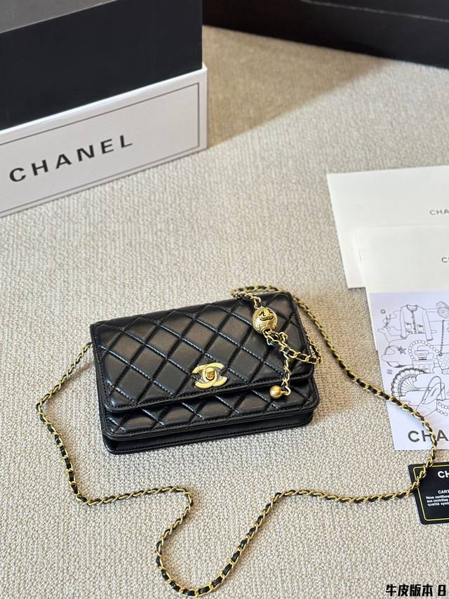 牛皮版本 Chanel 2024新woc 金球 发财包 小香牛皮最近好多明星都在背chanel 19 这款包是由老佛爷karl Lagerfel