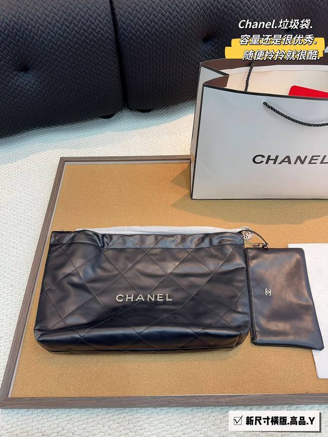配礼盒. Chanel香奈儿 新款 链条垃圾袋购物袋 金币bag 手感超级好 原版五金 超级大牌 以华丽高贵的外形成为当下最炙手可热之作人手必备，明星热 - 点击图像关闭