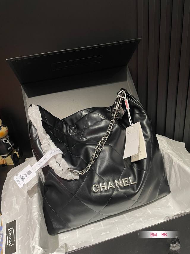 配折叠礼盒 Chanel 22Bag 更酷哦！ 油蜡皮很耐造 高级感拉满 搜索 香奈儿垃圾袋 尺寸：35*34