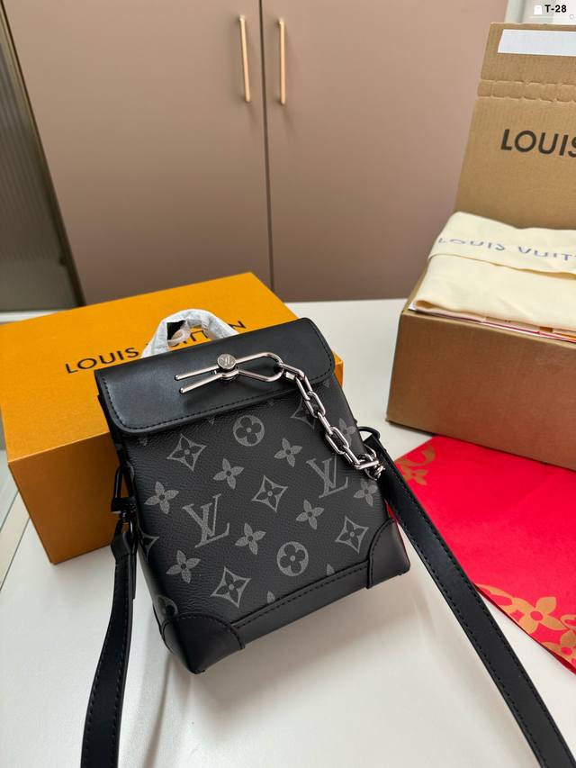 Lv Steamer 自路易威登louis Vuitton龚俊同款新款steamerxs手袋蛮好看的一个小包包，Monogram压纹皮革，男生女生都可以背 Dd