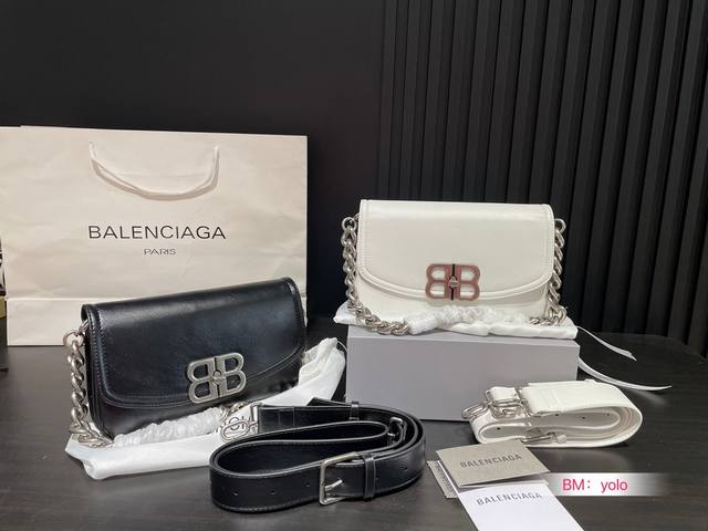 小号 大号 配折叠礼盒 Balenciaga 巴黎世家bb Soft Flap Bag新款包包 Bb Soft Flap Bag，直接超越了crush 在我心里