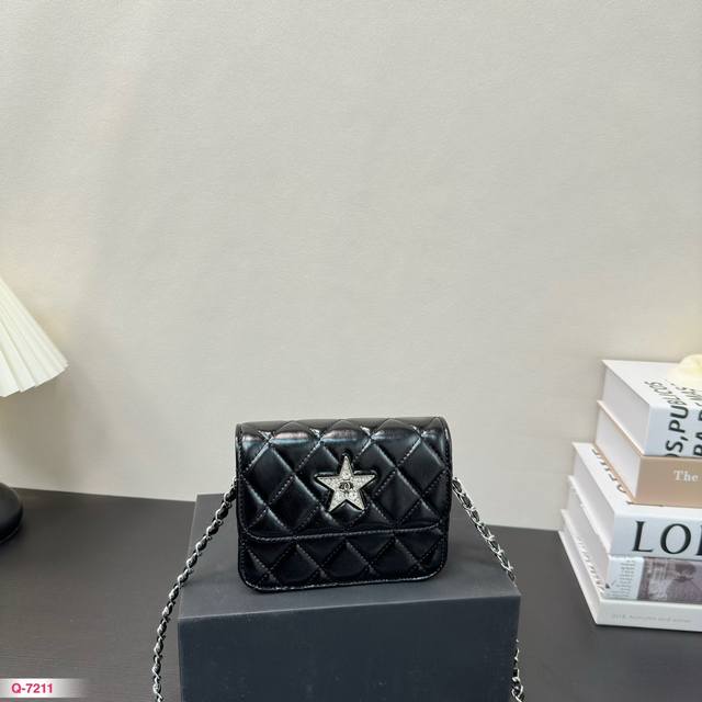 配折叠盒 香奈儿 Chanel 星星包 慵懒随性又好背上身满满的惊喜高级慵懒又随性 彻底心动的一只 Size: 15 12Cm