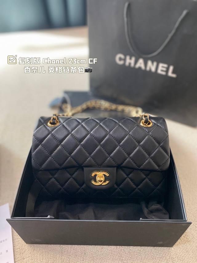 复刻版 Chanel 23Cm Cf ” 香奈儿chanel礼盒专柜包装 无疑是个美胚子简直就是狙击小仙女们心脏的利器珍珠女孩的优雅与温柔就像珍