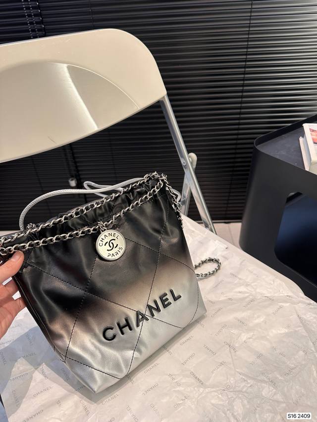配折叠盒子 Chanel香奈儿抽绳迷你购物袋 垃圾袋中古款链条超级美 做旧鎏金复古又时尚非常百搭……尺寸：18 20 货号2409