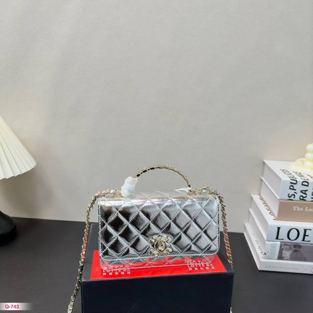 折叠盒 Size：19.12Cm Chanel 香奈儿手提包 Woc发财包，可以有 必须给自己安排 Chanel发财包香
