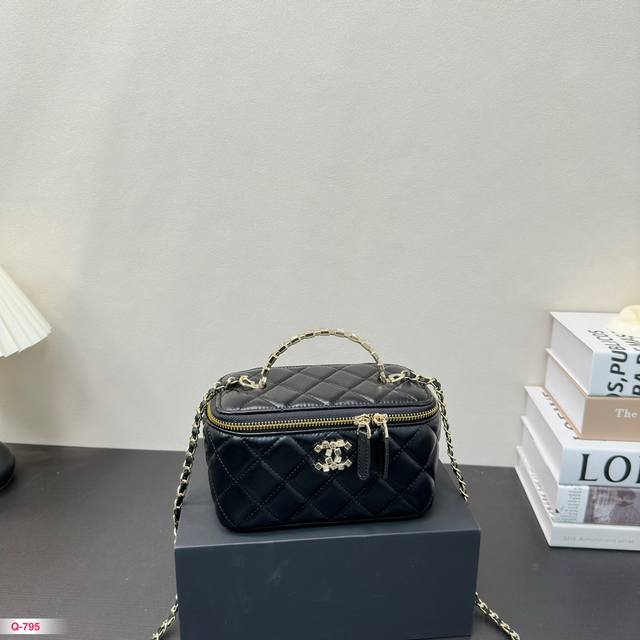 配折叠盒 Chanel新品手提配钻化妆包 经典不过时 香奈儿 斜挎包 时装 休闲 不挑衣服 尺寸：17.10Cm