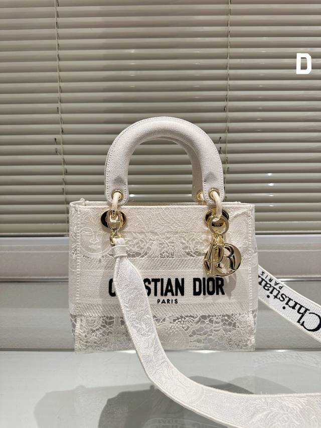 顶级原单 Dior Lady D-Lite刺绣包明星同款 刺绣戴妃配斜挎带 D家最具有代表性的包包,拥有众多的粉丝~D家 Lady D-