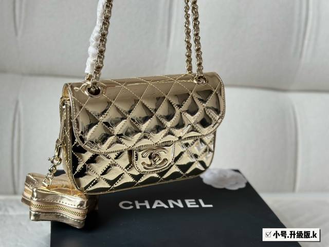 每天认识一款包|Chanel24C星星见包 Chanel香奈儿24C早春度假系列 亮面星星金属质感镜面小牛皮单肩包 :.五角星链条包漆皮