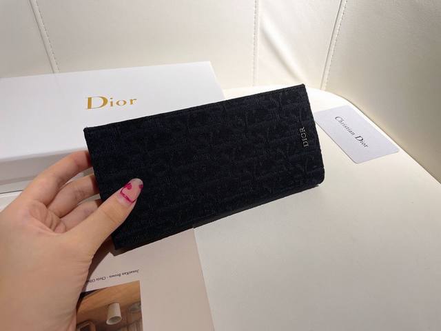 Dior 026颜色 黑色 尺寸 17.5* 8.5 *1.5Dior专柜新款火爆登场！官网同步，精湛手工制作，实物拍摄，男女均可使用
