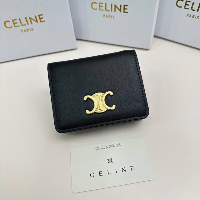 Celine 3510颜色 黑色 尺寸：11*9*3Celine官网最新款！短式钱包非常炫美的一个系列，专柜同步，采用头层牛皮，精致时尚！