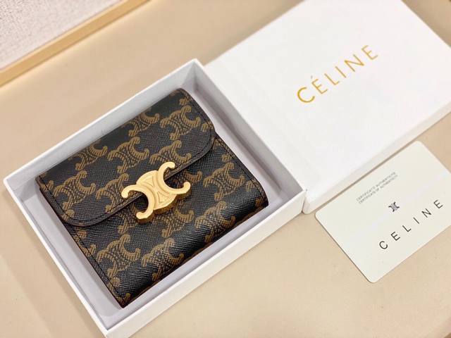 Celine 66889颜色 黑色 尺寸 11*10*5 Celine短式钱包非常炫美的一个系列，专柜同步，采用头层牛皮，精致时尚