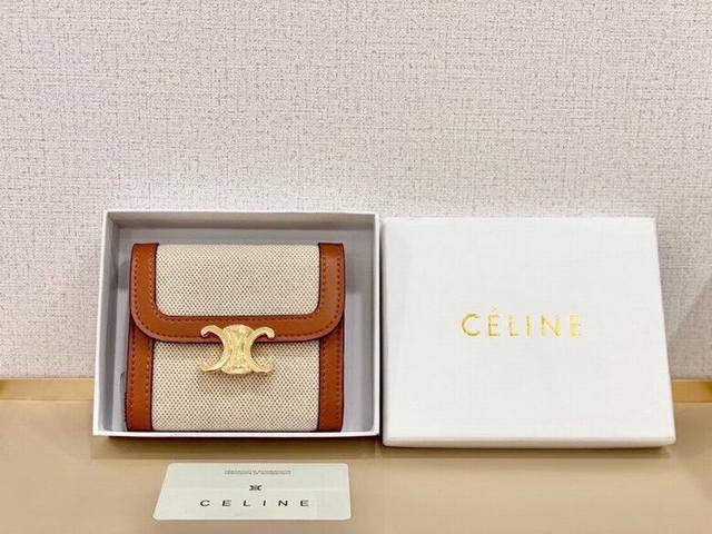 Celine 66885颜色 白色尺寸 11*10*5 Celine短式钱包非常炫美的一个系列，专柜同步，采用头层牛皮，精致时尚！ - 点击图像关闭