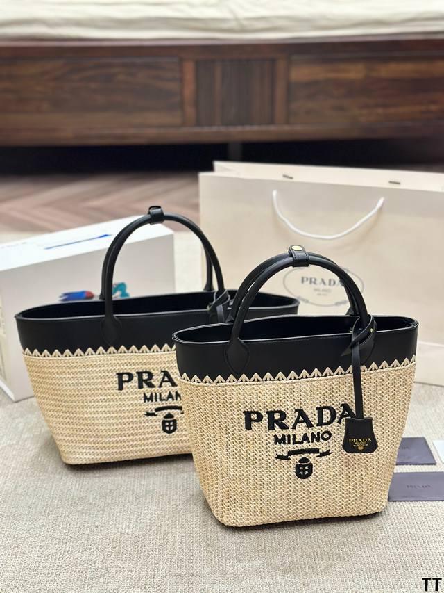 同价 Prada绝美草编包 是背 Prada 阳光草编包的夏天啦 马上夏至了，来推荐这只 Prada阳光草编包 编织和皮革，清爽