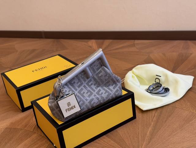 折叠盒 Fendi芬迪hobo 原单高品 优雅高级 百看不腻 偏爱它的时尚和洒脱 尺寸:24.18Cm