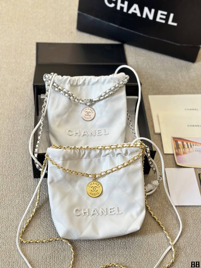Chanel 金币垃圾袋 慵懒随性又好背 上身满满的惊喜 高级慵懒又随性 彻底心动的一只 Size：20 22Cm
