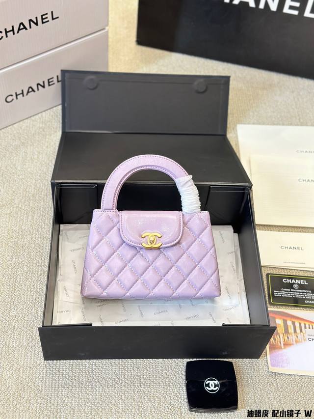 油蜡皮 配小镜子 Chanel24K新款｜本季度的“最眼包” Chanel 香奈儿 23K Kelly大号链条包 小羊皮 也是很耐用哒，经典百搭耐看~ 尺寸20