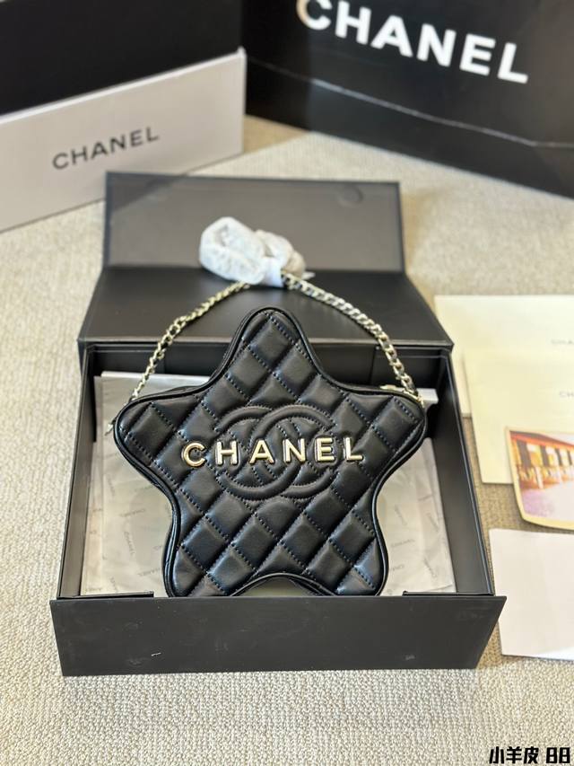 皮面 Chanel 星星包 慵懒随性又好背 上身满满的惊喜 高级慵懒又随性 彻底心动的一只 Size：22 20Cm