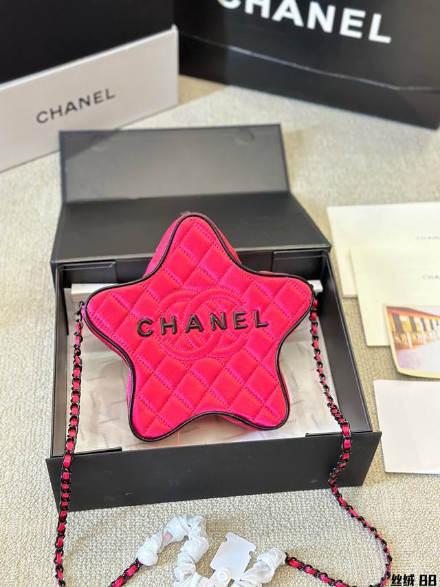 绸缎 Chanel 星星包 慵懒随性又好背 上身满满的惊喜 高级慵懒又随性 彻底心动的一只 Size：22 20Cm