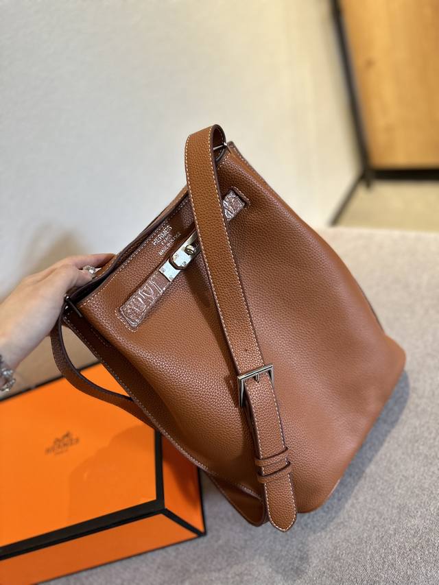 折叠礼盒包装 爱马仕 2024 最新款水桶包 Hermès Introduces 10 New Handbags For Spring Summer2024#爱