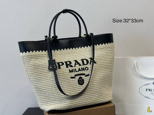 Prada 24Ss拉菲草系列 Prada 今年的拉菲草手工编织款是真多，各有各的特点，这回夏天真的来了！尺寸32*33Cm