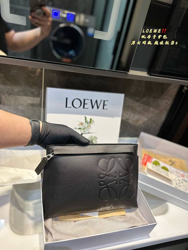 礼盒包装 Loewe 罗意威 手包 520限定手袋 甜而不腻的日常搭配 颜值质感被拿捏住了 凹造型必备 尺寸：30*4*20Cm