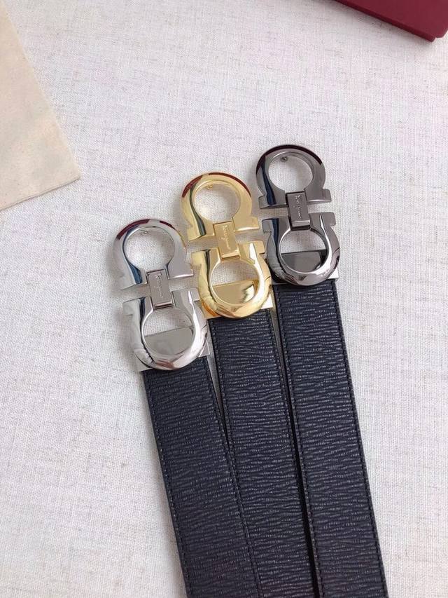 礼物首选ferragamo菲拉格慕 皮带将摩登设计与精湛的手工技艺完美结合 打造出风格华贵典雅，实用性和款式并重；3.5Cm宽 搭配最新原版真空电镀五金扣，不易