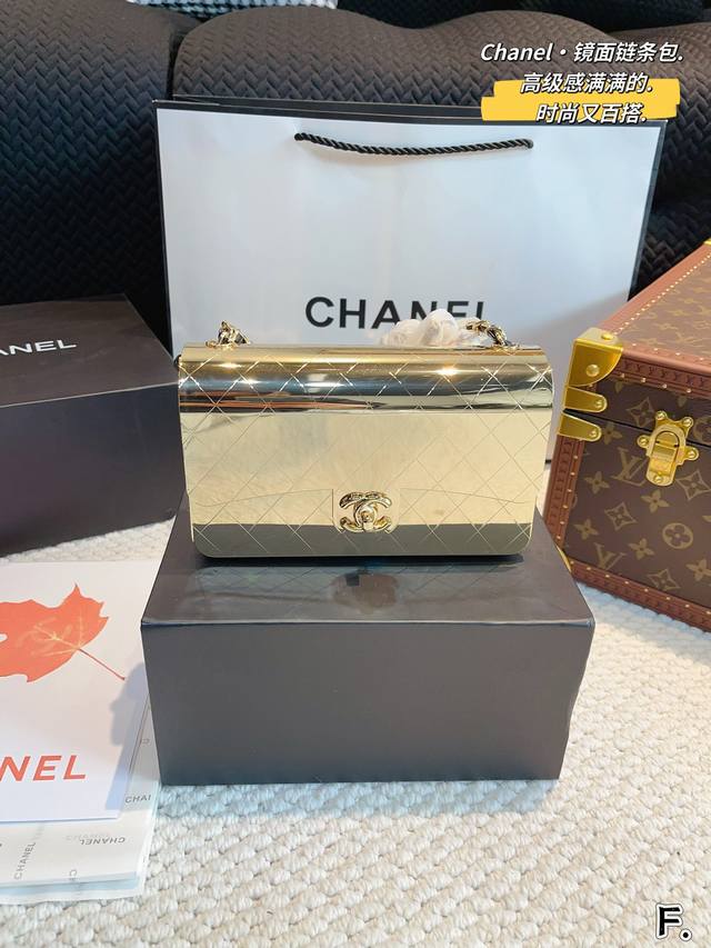 配礼盒 Chanel 香奈儿 21K手提镜面盒子包 可斜挎单肩，上身后超显气质小巧实用 超级百搭必备单品 尺寸：18*6*13Cm