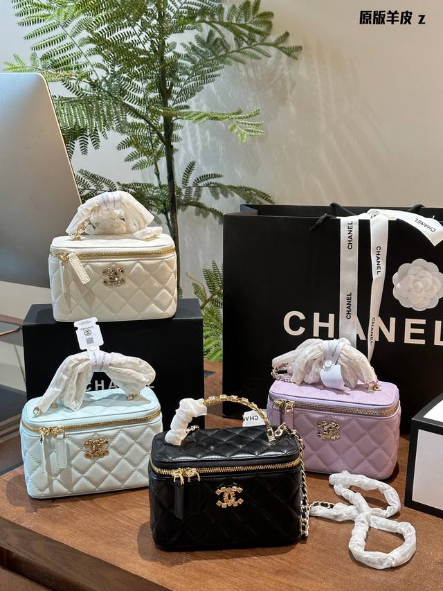 Chanel美包包汁+每一款都是心动呀 她们每-款都能触动人心哇经典的黑色、浪漫的紫罗兰、甜美的粉红、甜奢的蒂芙尼蓝色~她们如同女孩子心中的色彩世界承‘水无论是