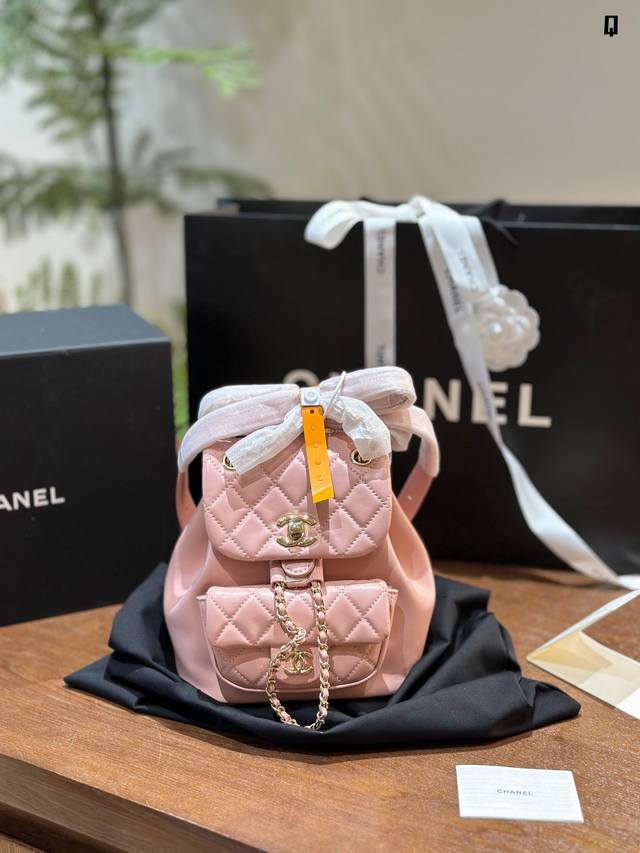 全套包装 Chanel 24P Duma小背包 经典万年款duma小背包 24新版本是平面小牛皮更显档次及耐用 最推荐的皮质 经典中的天花板，超实用耐看[色 1