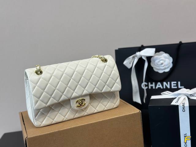 折叠盒 Chanel经典cf 经典不过时 牛皮质地 时装 休闲 不挑衣服 尺寸25厘米