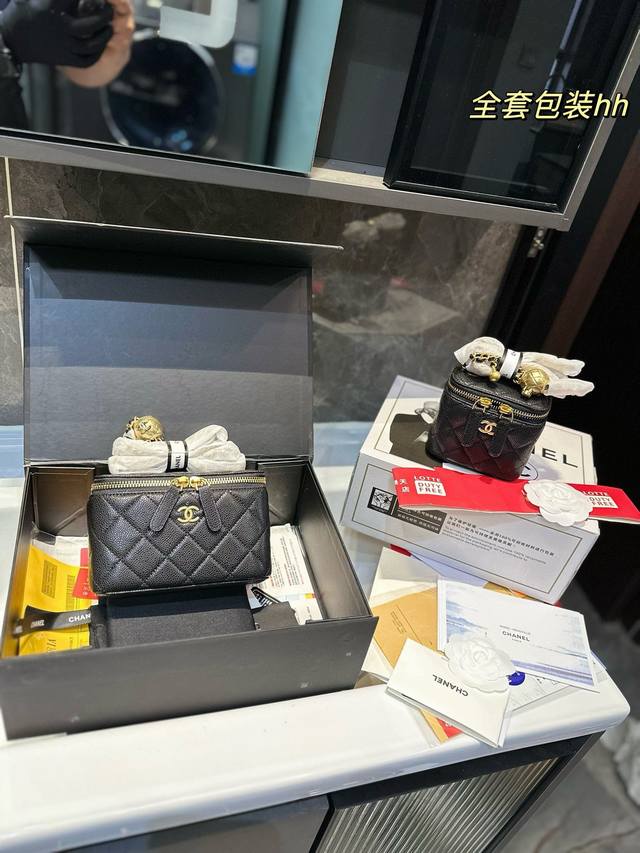 100 折叠飞机礼盒 Chanel 23P 小金球 调节扣 做到全球断货就是它，Chanel金球盒子包没错了，又是香奈儿因为太火爆，都卖光光了小巧的包型和可爱的
