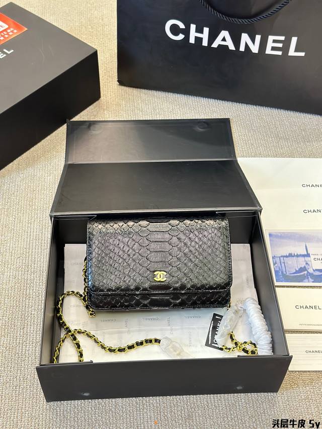 头层牛皮 Chanel Woc 发财包 小香牛皮最近好多明星都在背 Chanel 19 这款包是由老佛爷karl Lagerfeld 和 Chanel现任创意总
